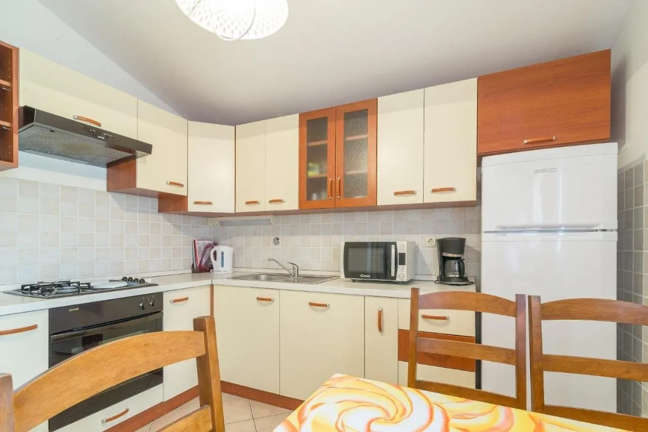 Apartment Vir 16768B
